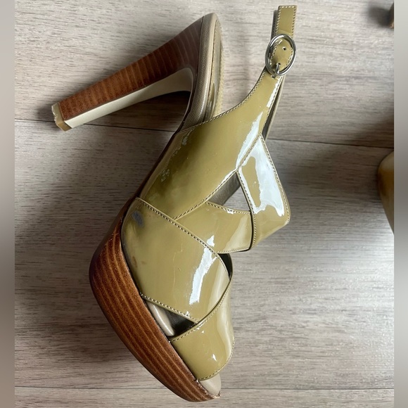 BANANA REPUBLIC TAN/Brown Classic Leather Design Heels - Picture 8 of 8